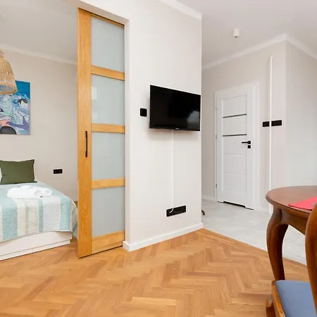 Wiktorska By Renters Apartman *