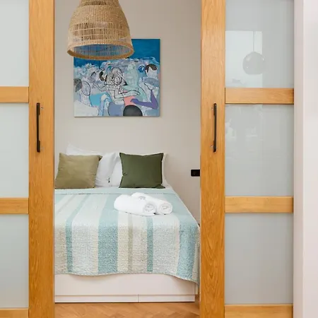 Wiktorska By Renters Apartman *